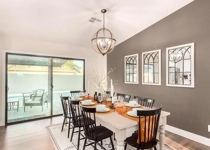 Broadway Palms Family Retreat Holiday home Tempe